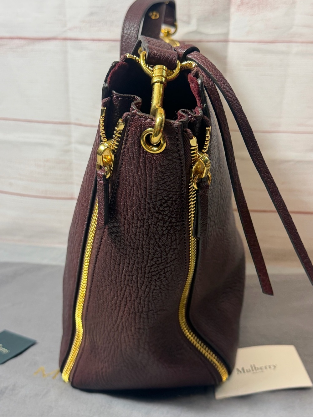 Mulberry Camden Burgundy Leather Shoulder Bag with Gold Hardware - Picture 6 of 16